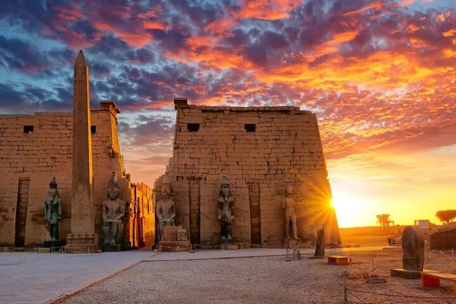Luxor Private Tour: East & West Bank Highlights - Image 1
