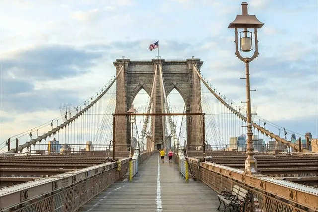 Brooklyn Bridge Tour with a Local - Image 1