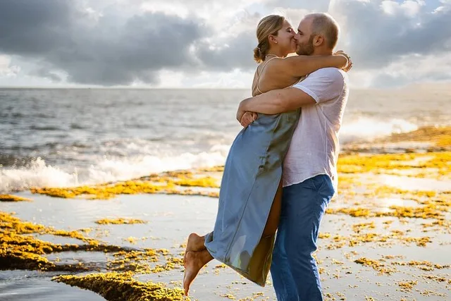 Oahu Photographer Couples and Families 45 Min - Image 2