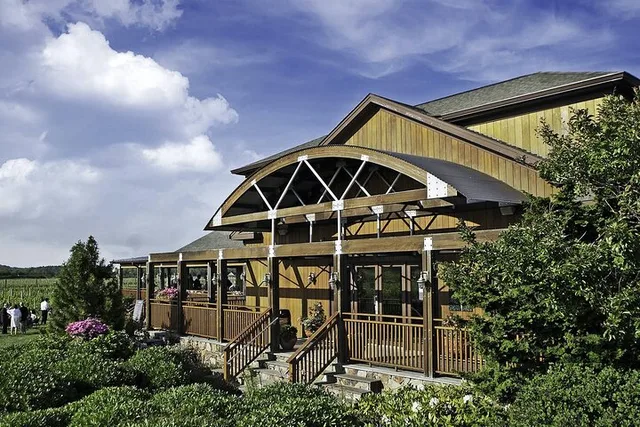 Long Island Private Winery Tour - Image 4