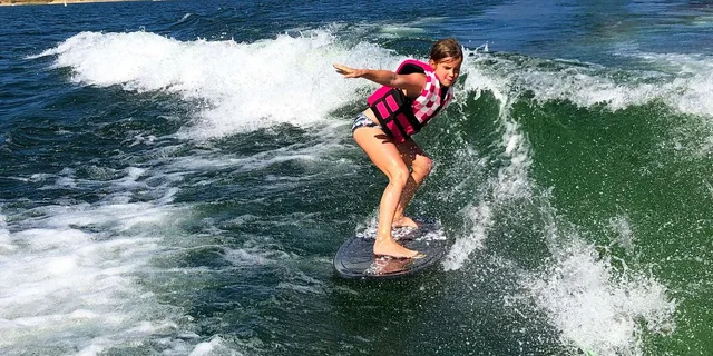Los Angeles Wakeboarding and Wakesurfing Adventure - Image 6