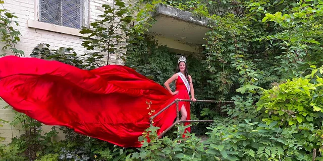 Traverse City Flying Dress Photo Shoot - Image 5