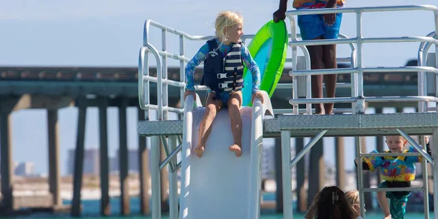 Fort Walton Pontoon Boat Rental with Double Slides 8 hr - Image 2