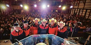 Rapid City Mount Rushmore and Black Hills Tour with Meals and Show