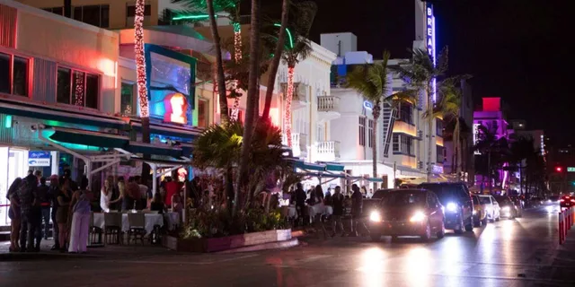 Miami Party Bus Nightlife Tour 5 hr - Image 2
