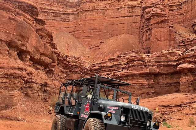 Moab Off-road Scenic Backcountry Tour at Sunset - Image 4