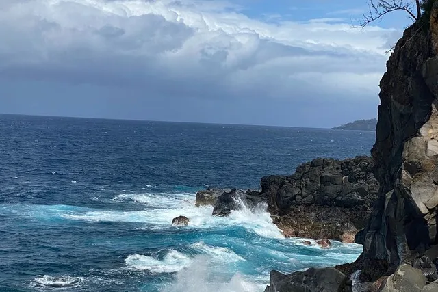 Waipi’o Horseback Tour: Mountain Ocean Views 2 hr - Image 1