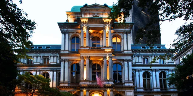 Boston Ghost Tour: Gravestones & Gunpowder 1 hr - Image 1