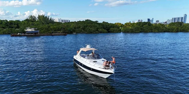 Miami Private Yacht Tour - Image 4
