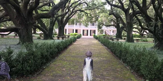 New Orleans Whitney Plantation and Airboat Tour - Image 2
