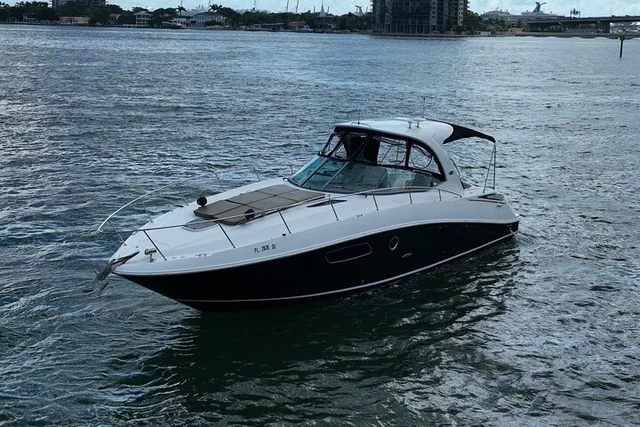 Miami Yacht Rental in the Bay 2 or 4 Hours - Image 4