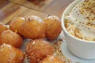 Cambridge Donut Walking Tour in Harvard Square thumbnail 1