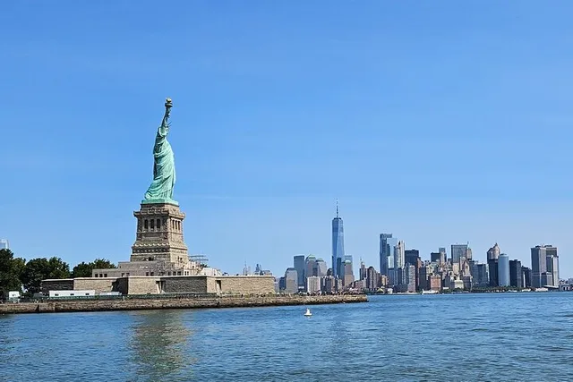 New York Statue of Liberty and Ellis Island Tour - Image 4