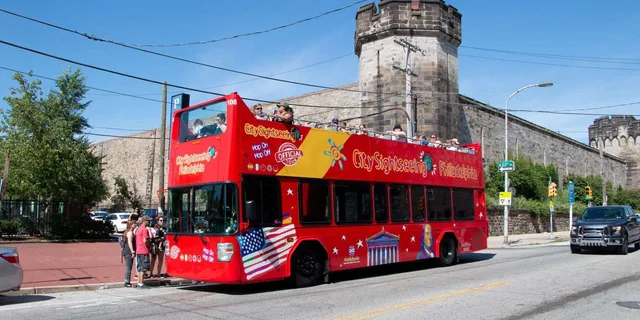 Philadelphia Bus Tour with Penitentiary and Betsy Ross House - Image 3