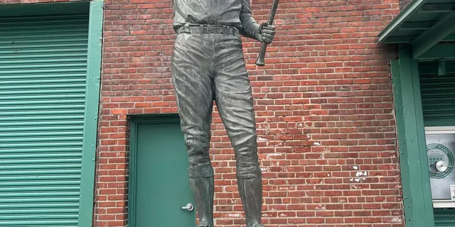 Boston Walking Tour of Marathon Finish Line and Fenway Park - Image 4