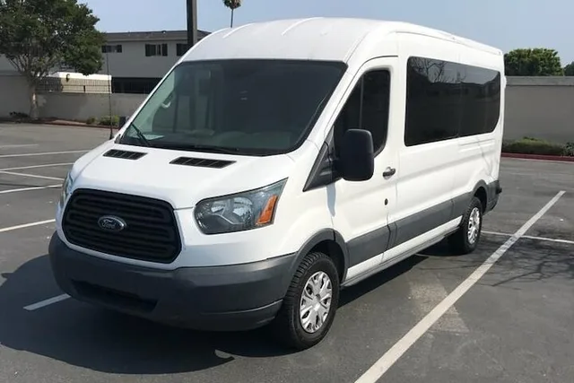 Seattle Private Transfer to Summit Ski Resort - Image 1