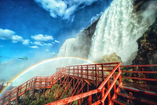 Niagara Falls Helicopter Tour with Maid of the Mist & Lunch - Image 5
