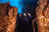 Oahu Deep Dive with Shipwreck and Reef thumbnail 3