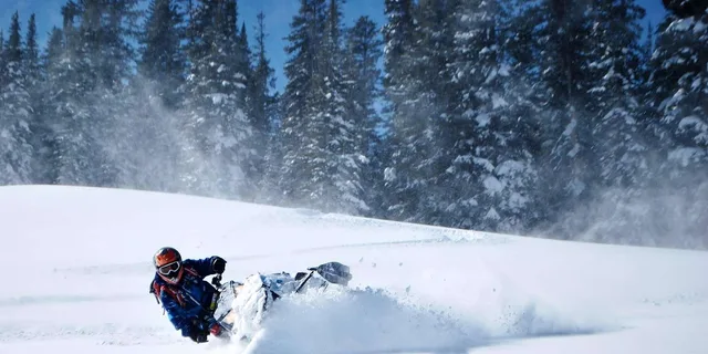 Jackson Snowmobile Rental with Gear & Trailer 8.5 hr - Image 3