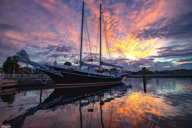 Traverse City Sunset Sail with Food and Wine - Image 2