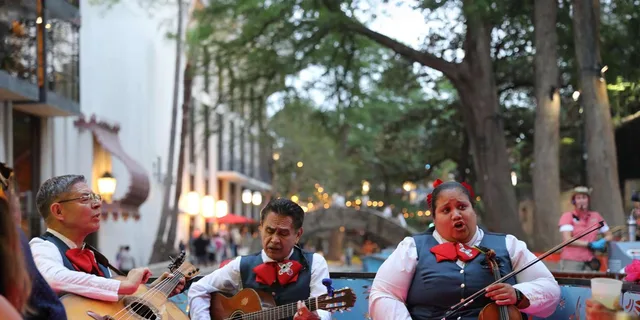 San Antonio River Walk Cruise - Image 5