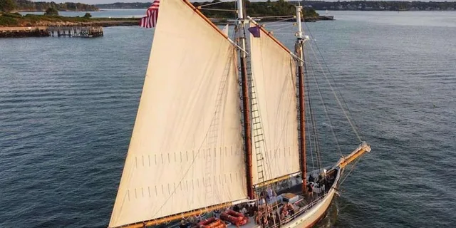 Portland Sunset Windjammer Cruise - Image 6
