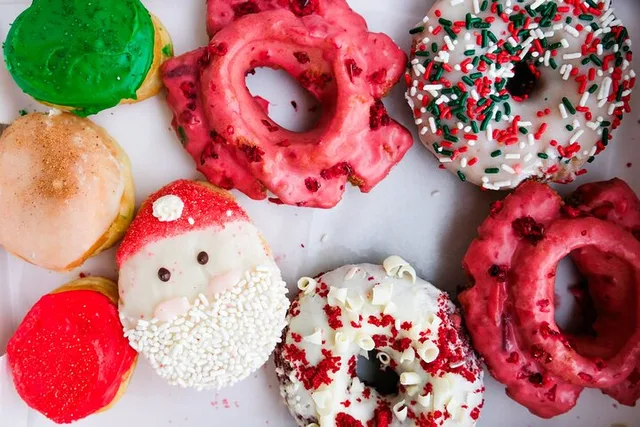 Seattle Food Tour: Donuts & Holiday Cheer - Image 3