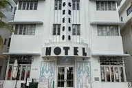 Miami Beach Art Deco Walking Tour at Sunset thumbnail 6