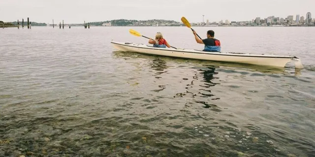 Seattle Alki Lighthouse Sea Kayak Tour 3 hr - Image 4