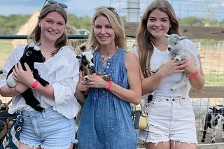 Fredericksburg Baby Goat Cuddling and Wine Tour 30 min