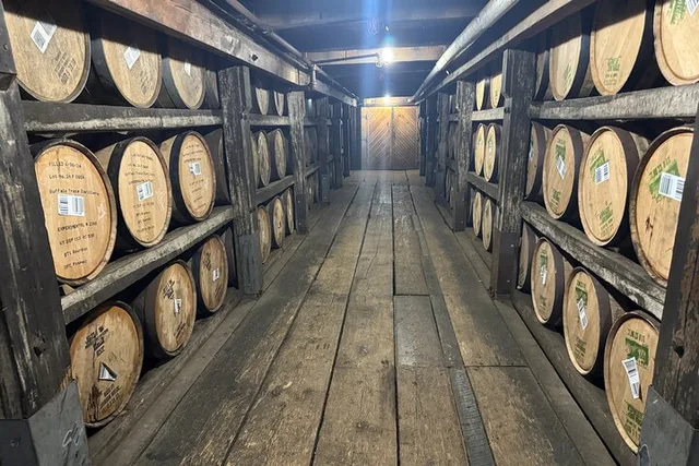 Louisville Bourbon Distillery Tour Full Day - Image 2