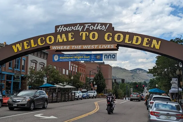 Golden Scavenger Hunt Walking Tour - Image 3