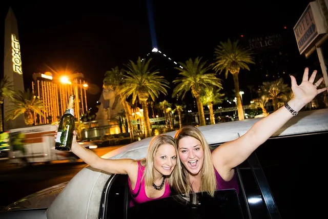 Las Vegas Strip Limo Tour with Photographer - Image 6