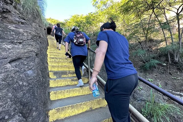 Honolulu Diamond Head Bike and Hike Tour - Image 6
