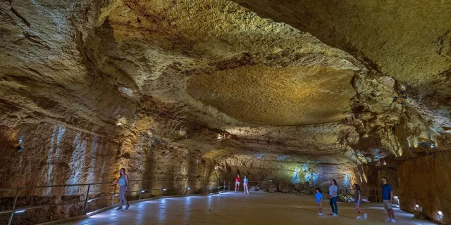 San Antonio Natural Bridge Caverns Tour - Image 5
