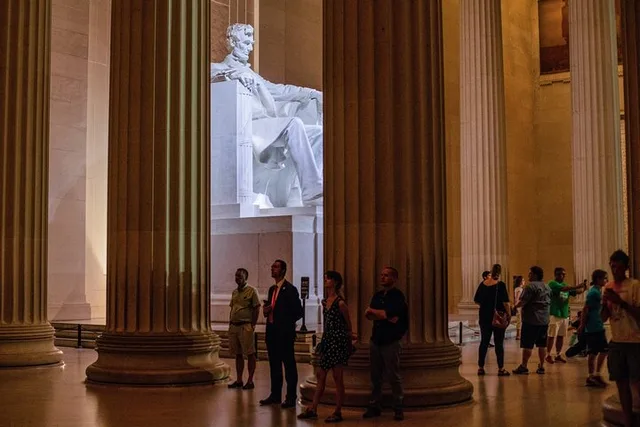 Washington DC Night-Time City Bus Tour - Image 6