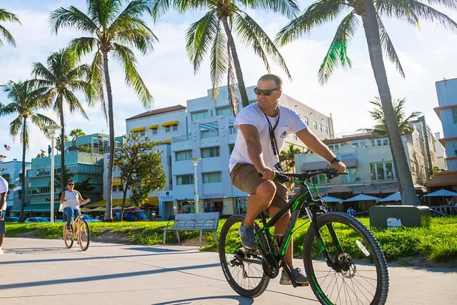 Miami Beach Art Deco & Hidden Gems Bike Tour - Image 2