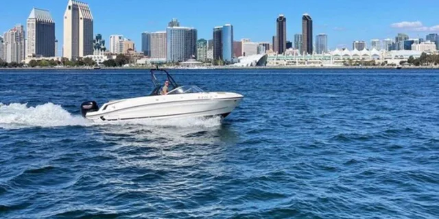 San Diego Speed Boat Rental in San Diego Bay - Image 5