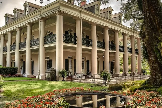 New Orleans Oak Alley Plantation and Airboat Tour - Image 1