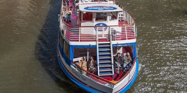 Chicago Architecture River Cruise - Image 4