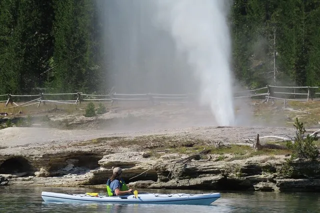 Yellowstone Lake Kayak Tour with Lunch 4 hr - Image 3