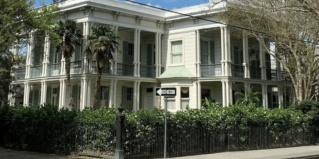 New Orleans Garden District Walking Tour - Image 2