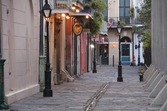 New Orleans Cocktail and Ghost Tour - Image 6