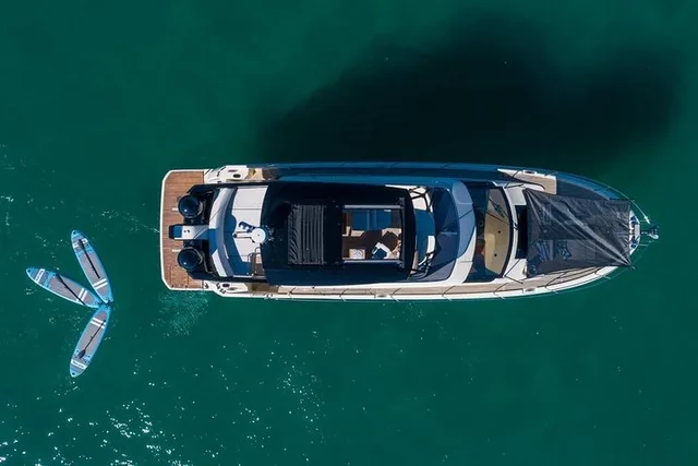 Miami Beach Yacht Tour with Captain Beneteau MC6 Fly - Image 4