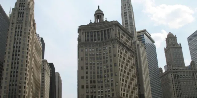 Chicago River Architecture Riverboat Tour 1.5 hr - Image 5