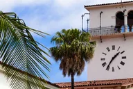 Santa Barbara Food and Walking Tour with Comedian thumbnail 1