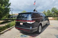 Chicago Airport Transfer in Luxury SUV thumbnail 3