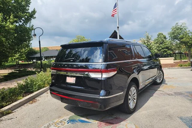 Chicago Airport Transfer in Luxury SUV - Image 3