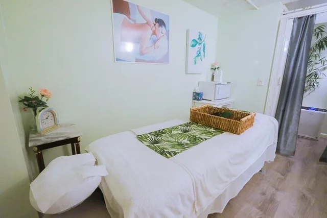 Waikiki Lomi Lomi Massage - Image 1