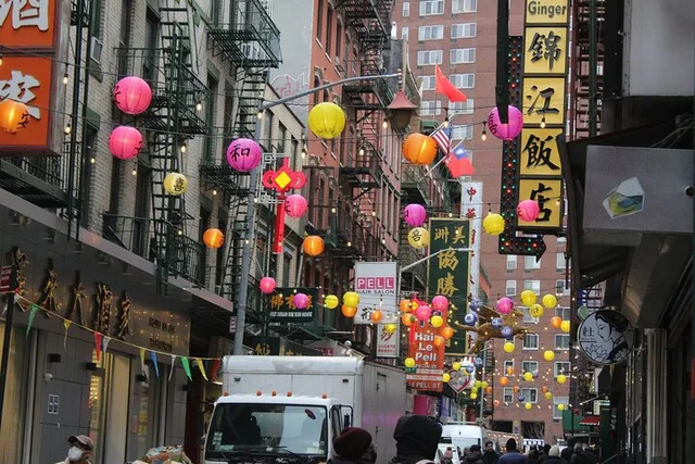 New York City History and Food Walking Tour - Image 1